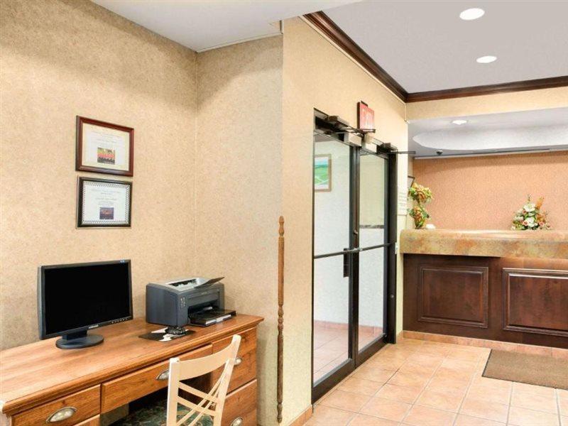 Super 8 By Wyndham Grayville Eksteriør bilde